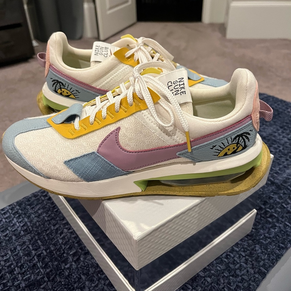 Nike sun club new without box and tags